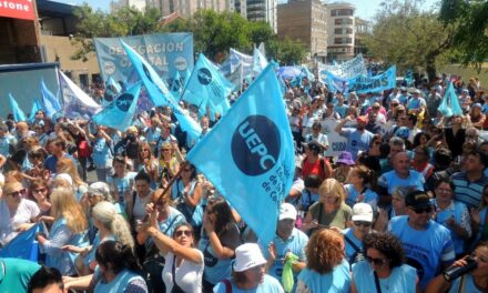 Docentes paran y movilizan este viernes en reclamo de “salarios justos”