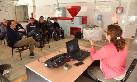 Villa María: Trabajadores y trabajadoras de las cooperativas 7 de Febrero y La Sustentable se capacitan en materia ambiental