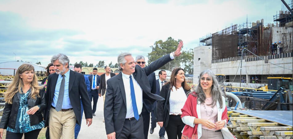 El Presidente recorrió el primer reactor nuclear diseñado y construido en Argentina