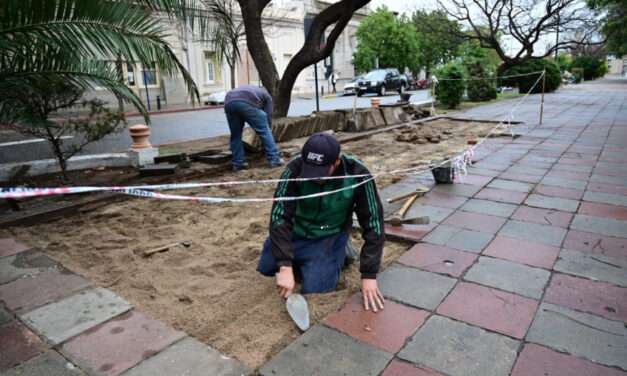 Villa María: realizaron tareas de puesta en valor de plaza Independencia