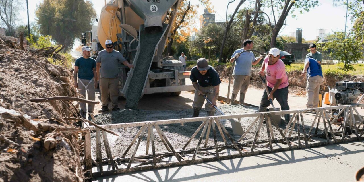 Río Cuarto: avanzan los trabajos de pavimentación en el sur de la ciudad