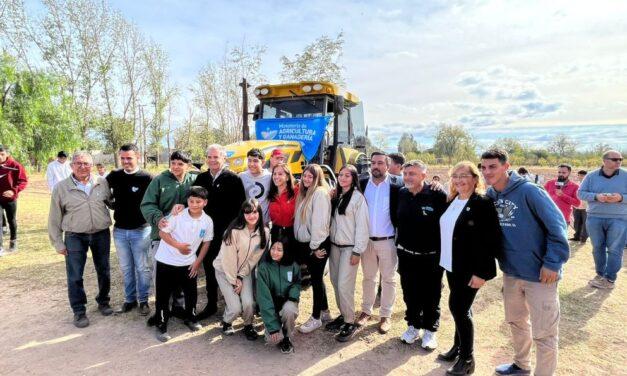 Busso entregó maquinaria, aportes y una patrulla rural en el noroeste cordobés