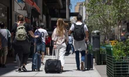 En abril, 580 mil turistas extranjeros dejaron u$s 418 millones en el país
