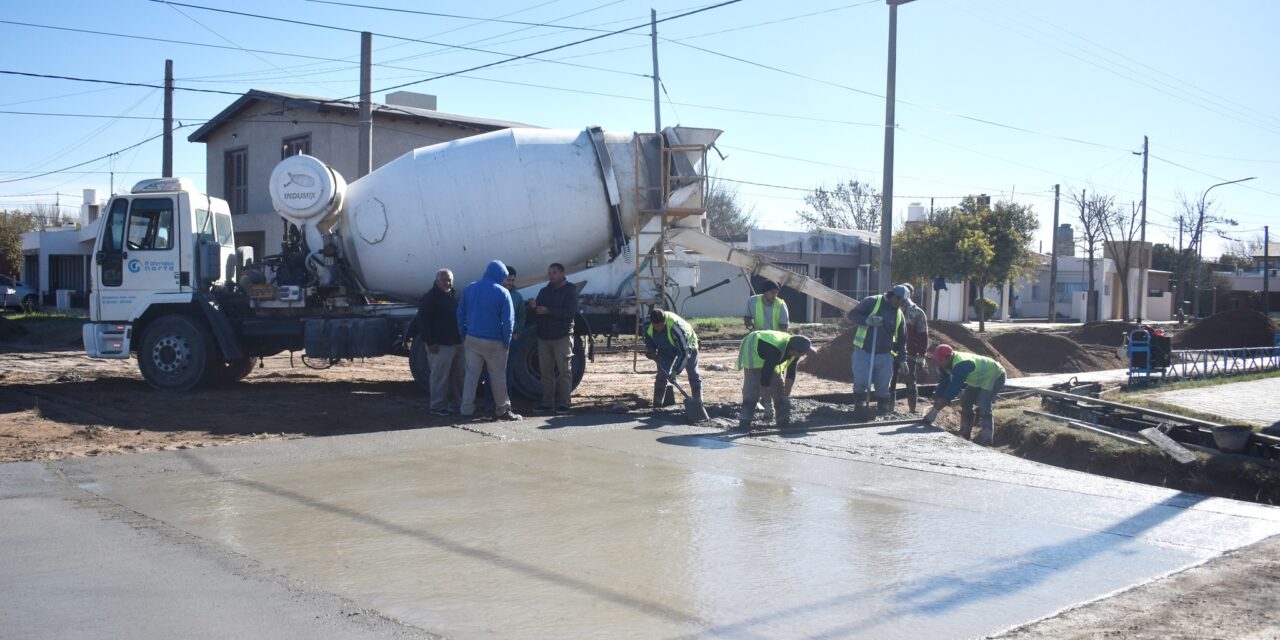 Vicuña Mackenna: avanzan las obras de pavimentación y cordón cuneta