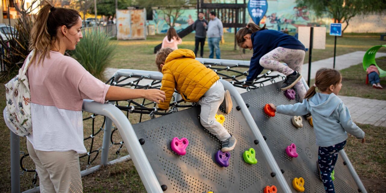 Río Cuarto: Inauguraron la primera plaza sensorial adaptada para niños y niñas TEA