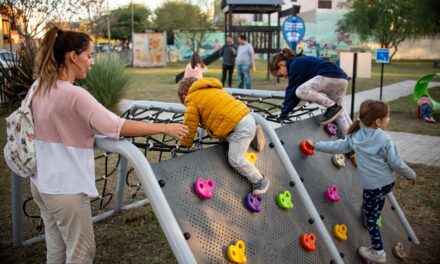 Río Cuarto: Inauguraron la primera plaza sensorial adaptada para niños y niñas TEA