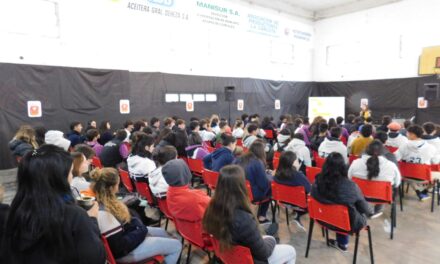 La Carlota: El Instituto Nuestra Madre de la Merced organizó la Expo Carreras.