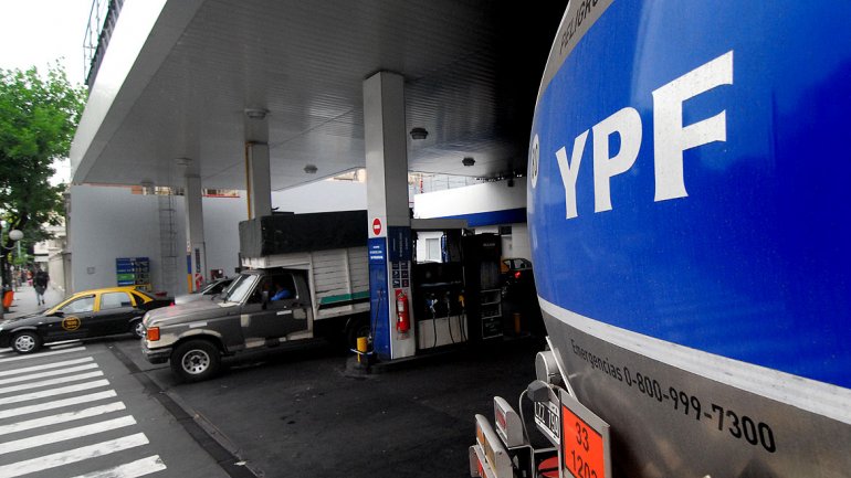 YPF aumentó $11 por litro sus combustibles, lo que implica un 4,5%