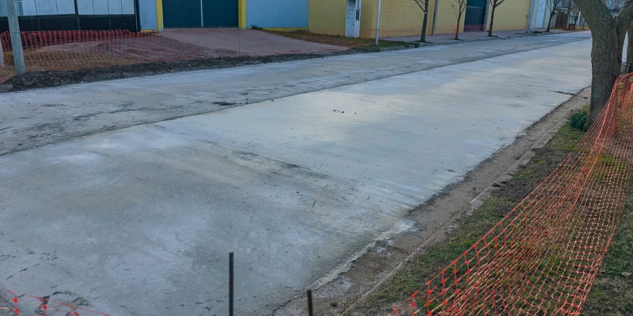 Adelia María: avanzan las obras de pavimentación y cordón cuneta