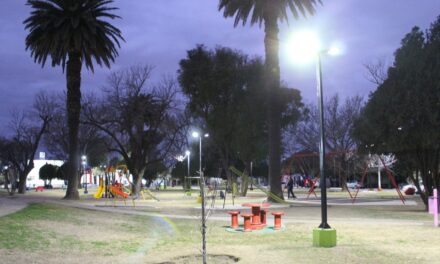 Alcira Gigena: inauguraron nuevas luces y juegos en plaza General Roca