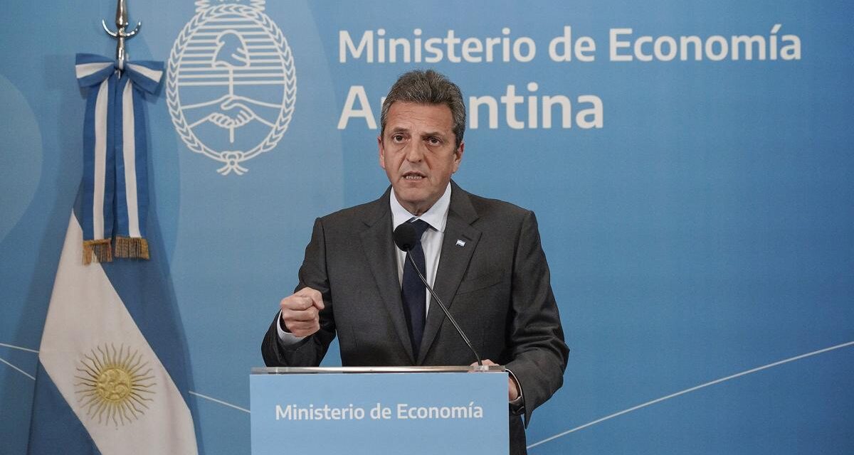 «No se va a usar un solo dólar de las reservas para pagar al FMI», dijo Massa