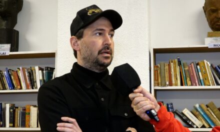 El director Santiago Mitre brindó una charla en la Biblioteca Mariano Moreno de Río Cuarto