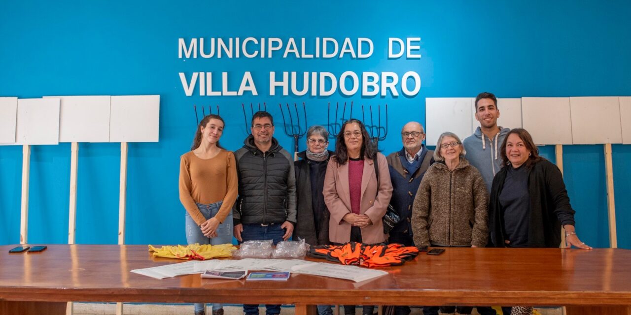 Villa Huidobro: se entregaron herramientas al grupo ambientalista “Cañada verde”