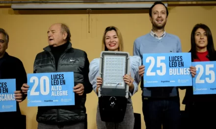 Gabriela Estévez entregó 300 luminarias LED a 12 municipios cordobeses