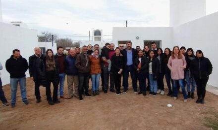 Ucacha: se entregaron dos viviendas a través del plan “Kit de viviendas”