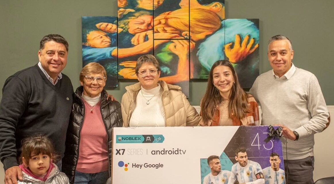 Villa Huidobro: el municipio entregó tres smarts tv a centros educativos