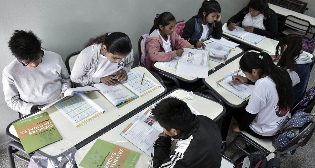 Se realiza la Prueba Aprender en escuelas primarias de todo el país