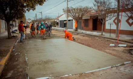 Río Tercero: Avanza la repavimentación en calle Felipe Varela