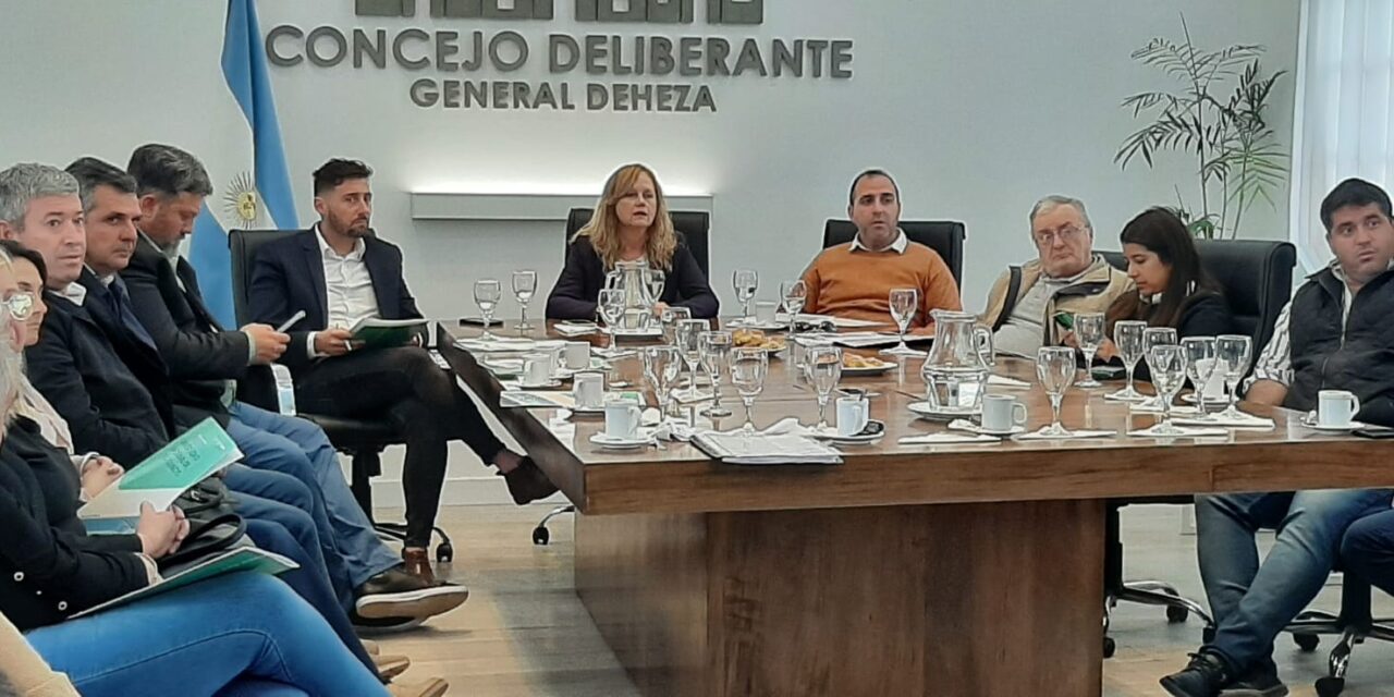 General Deheza: reunión de trabajo entre la UNRC e intendentes de la región