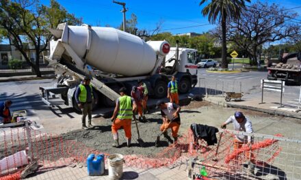 Villa María: El municipio avanza en la restitución del badén de avenida Sabattini esquina Santa Fe