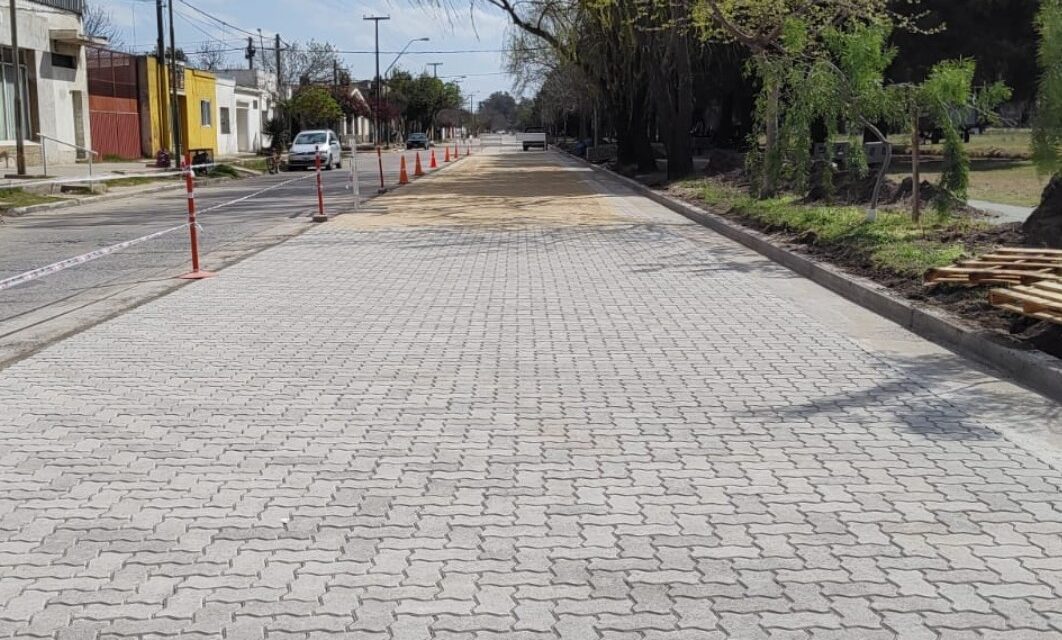 Huinca Renancó: continúa la obra de pavimento articulado en calle Eva Duarte