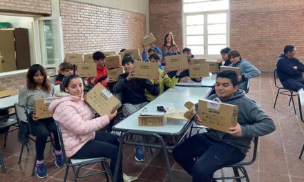 Sampacho: entregaron computadoras y notebooks a la institución educativa IPET 389