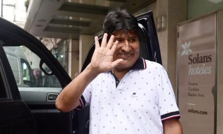 Evo Morales felicitó a Sergio Massa por el primer lugar en las elecciones nacionales