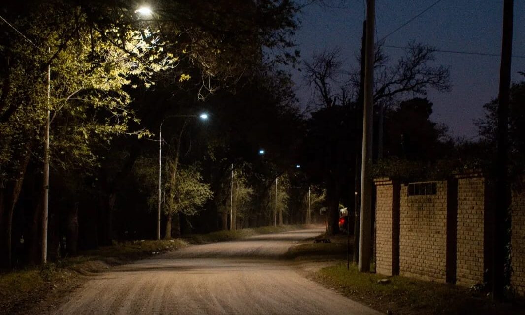 Río Tercero: avanza la colocación de luminarias led