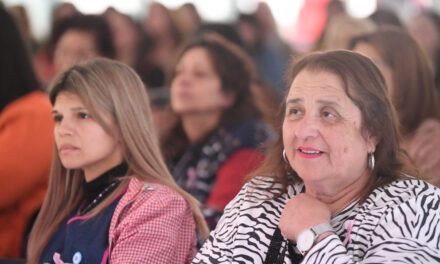 Córdoba Rosa: más de 150 docentes en charla sobre prevención del cáncer de mama