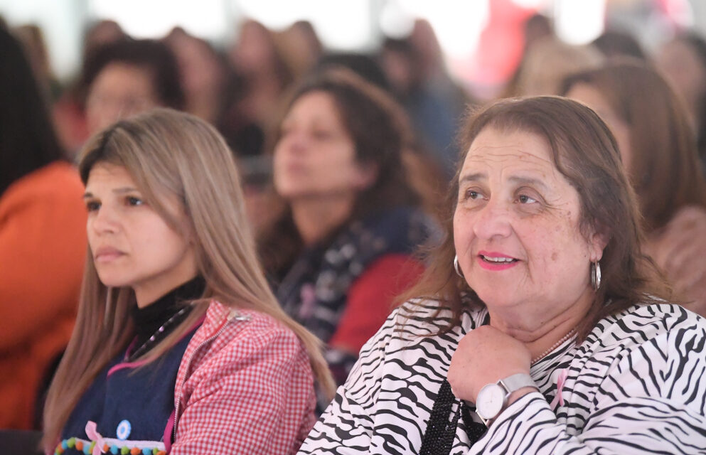 Córdoba Rosa: más de 150 docentes en charla sobre prevención del cáncer de mama
