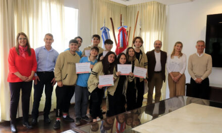 Villa Carlos Paz: El Intendente reconoció a alumnos que participaron de olimpiadas nacionales e internacionales