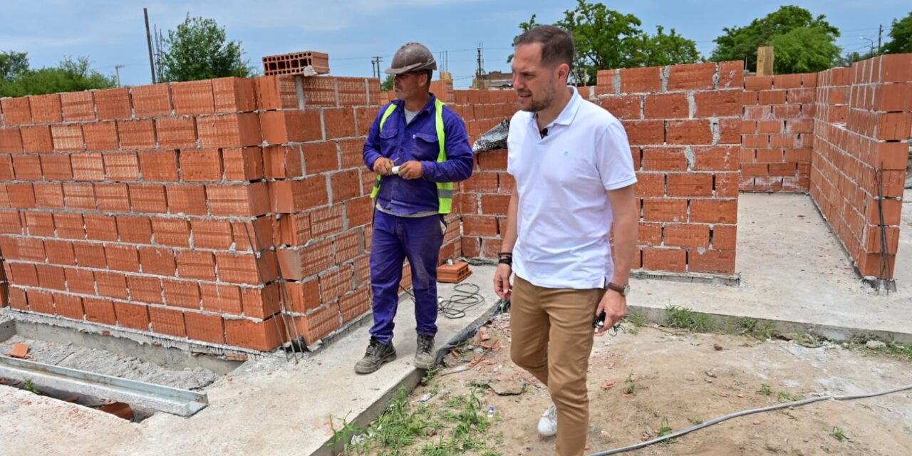 Villa María: Avanzan la construcción de 300 viviendas en barrio Las Playas