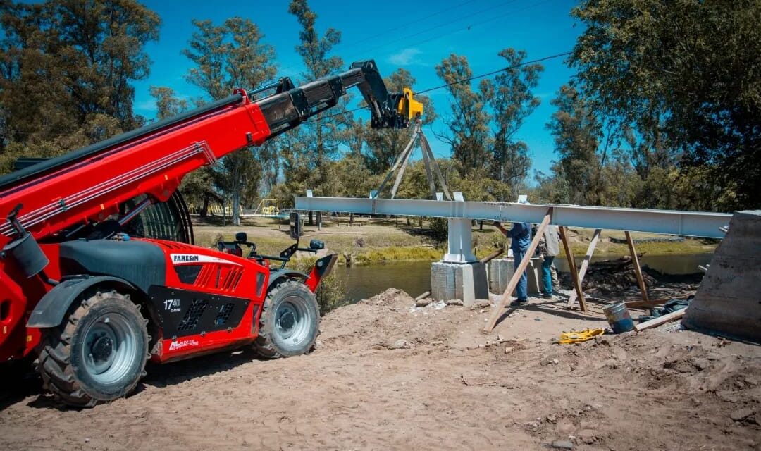 Río Tercero: avanza la construcción de la nueva pasarela del balneario municipal