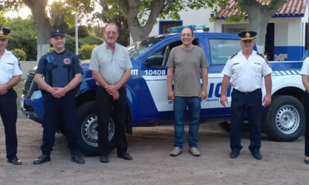 Los Cisnes recibió un nuevo móvil policial