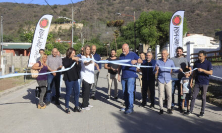 Villa Carlos Paz: se inauguró un nuevo tramo de adoquinado en barrio Las Rosas Centro