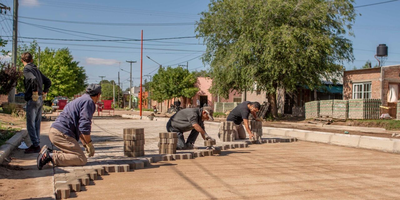 Villa Huidobro: comenzó la obra de pavimento articulado en avenida Junín