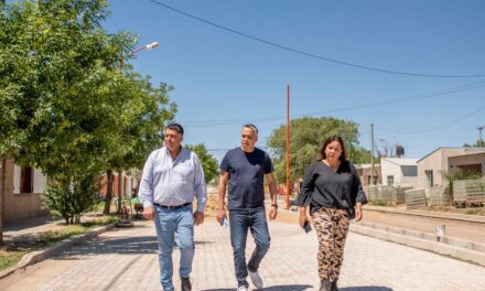 Villa Huidobro: El intendente Silvio Quiroga recorrió diferentes frentes de obras