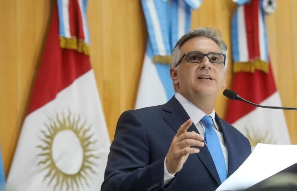 Martín Llaryora anunció recortes en los salarios de la política