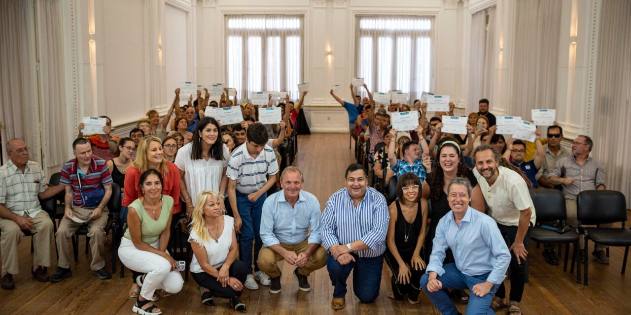 Río Cuarto: De Rivas entregó más de 40 certificados del Programa PROMOVER