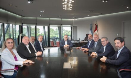 El gobernador Martín Llaryora recibió a dirigentes del G 6
