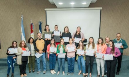 Huinca Renancó: entrega de certificados de la Universidad Popular
