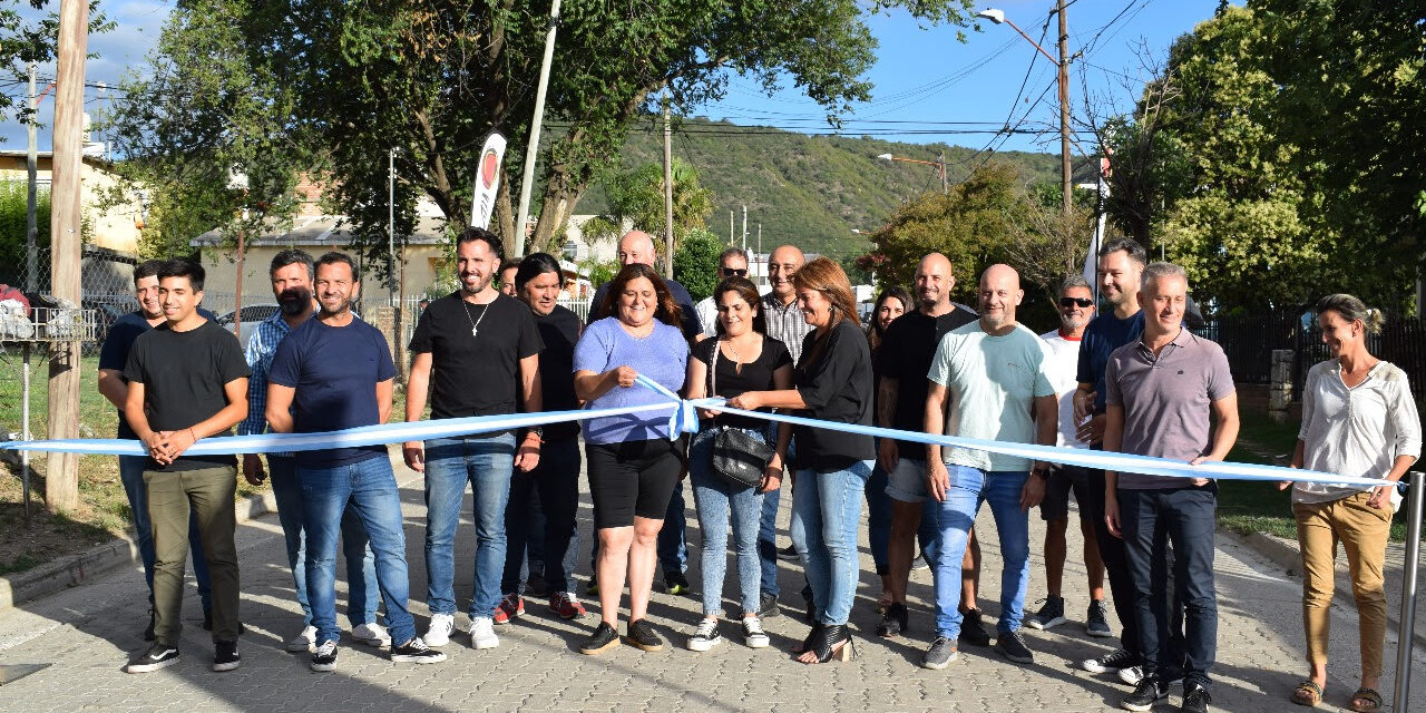 Villa Carlos Paz: Inauguraron un nuevo tramo de cordón cuneta y adoquinado en barrio Miguel Muñoz B