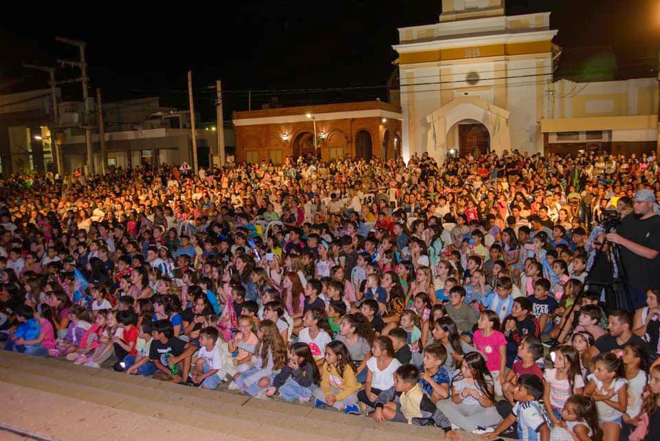 Arias: comenzaron los eventos culturales de la temporada de verano 2024