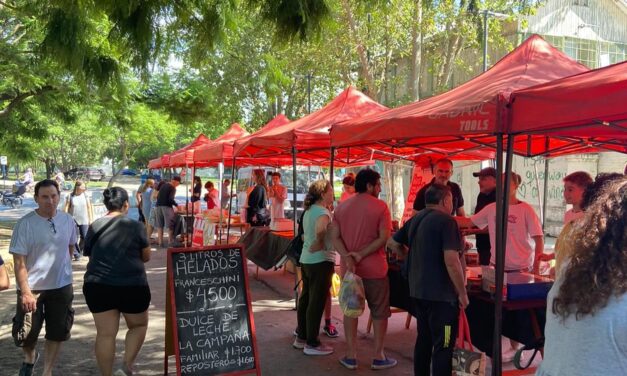 Villa María: Accastello habló con productores locales en su recorrida por la Feria Franca