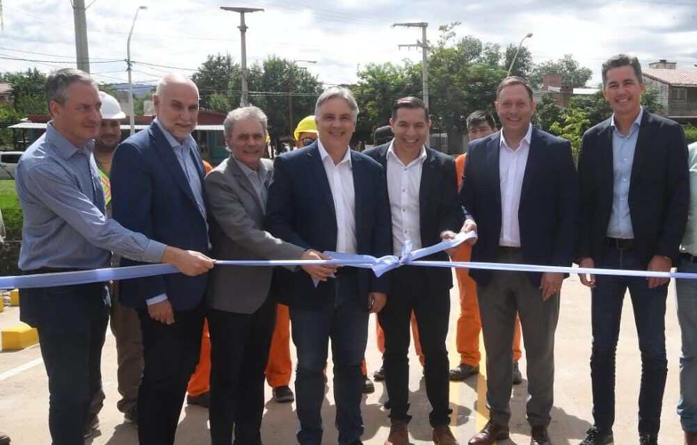 Llaryora inauguró el puente que une Villa Cura Brochero y Mina Clavero