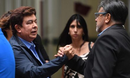 La Justicia dio curso al amparo de 500 intendentes contra el DNU