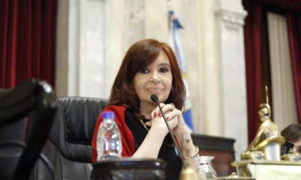 Con cita de Alberdi, reapareció CFK para alertar sobre la “tercera crisis de deuda” de Argentina