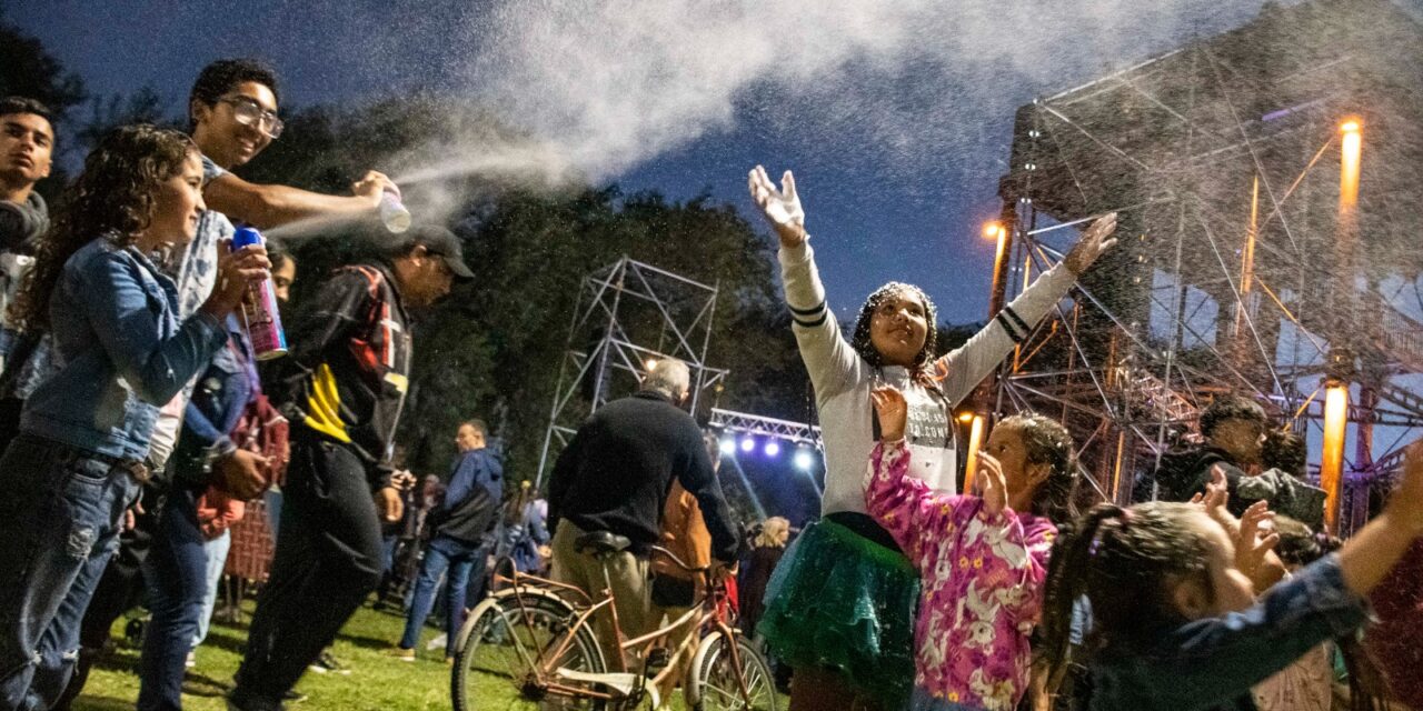 Miles de personas vibraron con los festejos de Carnaval en múltiples espacios de Río Cuarto