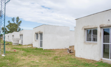Villa Huidobro: Quiroga recorrió las viviendas en construcción