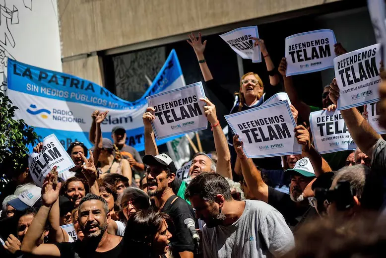 Télam: el Gobierno abrió un retiro voluntario y extendió otra semana la dispensa laboral
